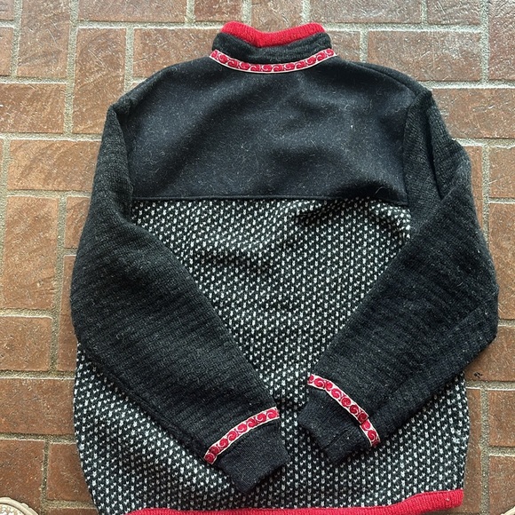 Men’s Scandinavian Score Sweater - Large. - Picture 7 of 13